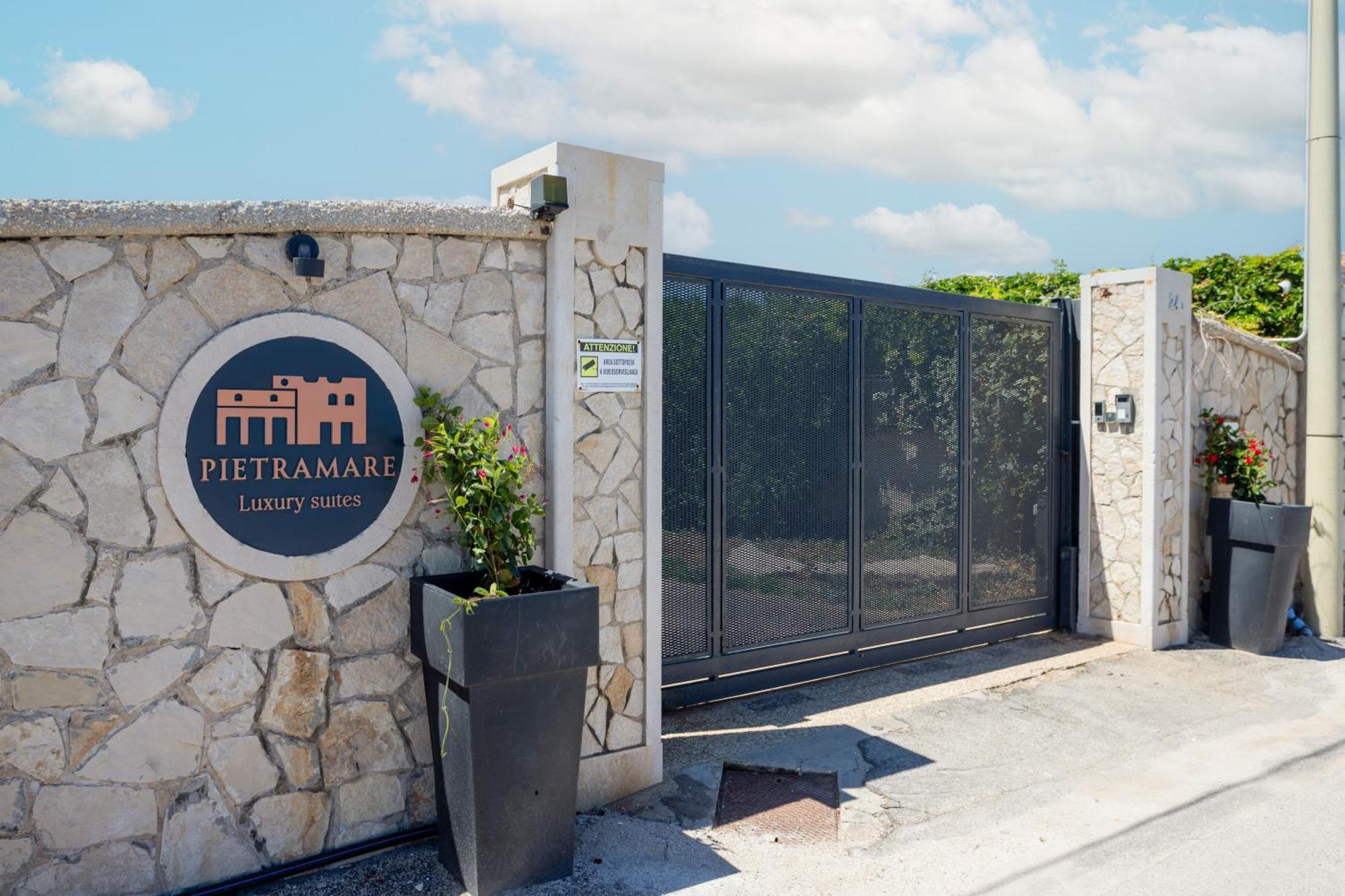 Pietramare Luxury Suites Bari Buitenkant foto