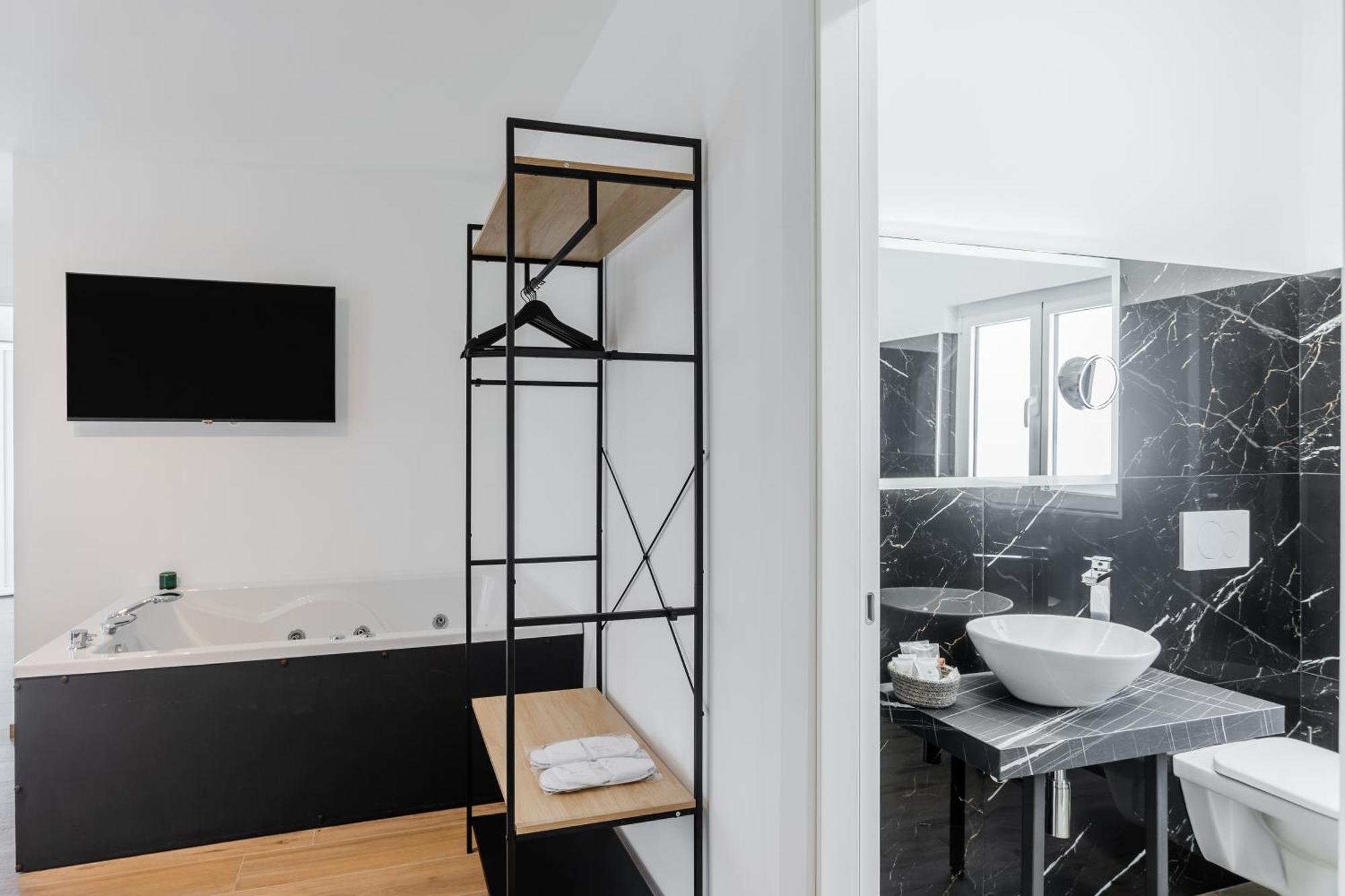 Pietramare Luxury Suites Bari Buitenkant foto