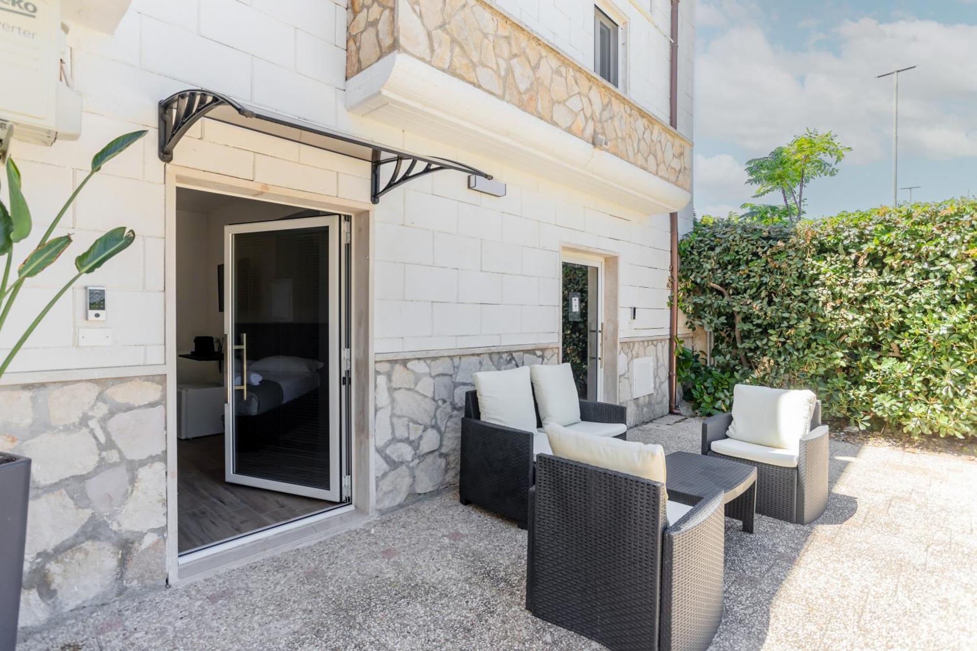 Pietramare Luxury Suites Bari Buitenkant foto