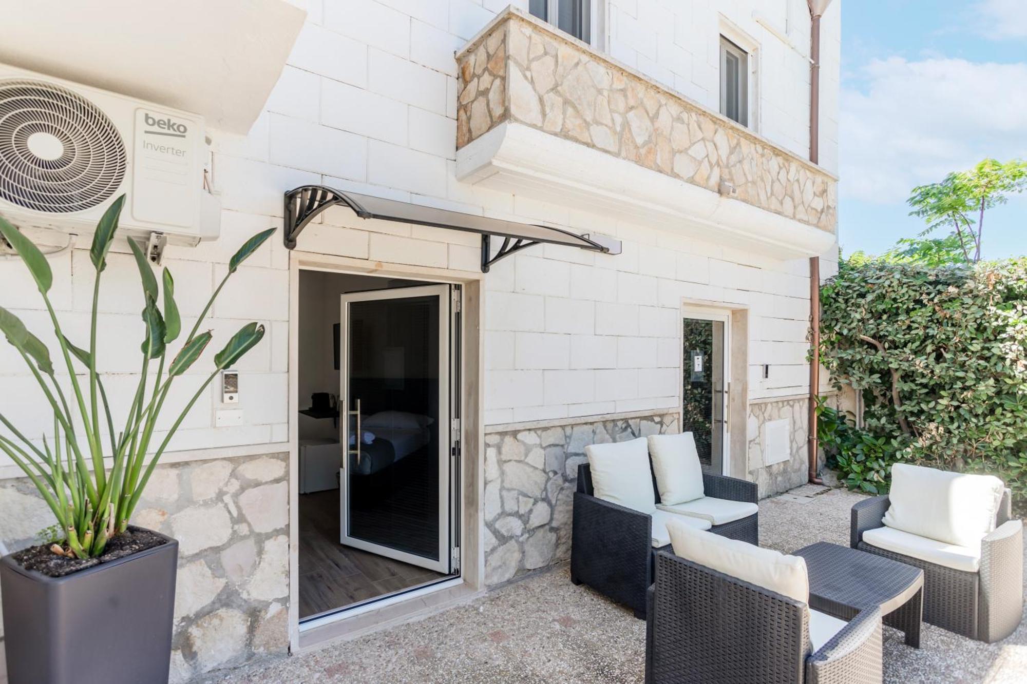 Pietramare Luxury Suites Bari Buitenkant foto